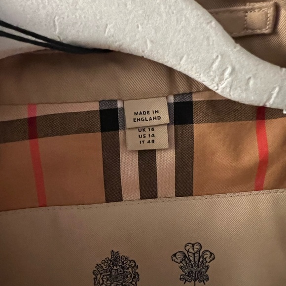 NWT Burberry Chelsea Trench in Honey - Picture 4 of 7